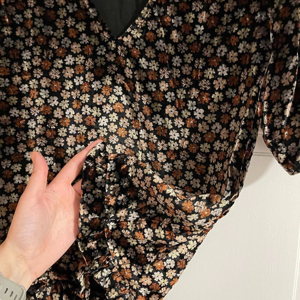Madewell Velvet Tulip-Sleeve Ruffle Top in Petite Blooms - SMALL - Picture 5 of 10